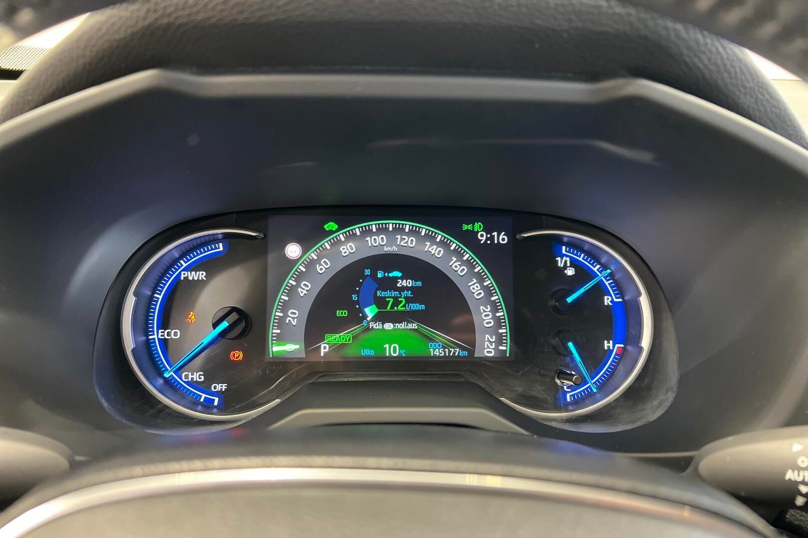 Toyota RAV4 iso kuva 13