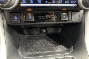 Toyota RAV4 esikatselu 19