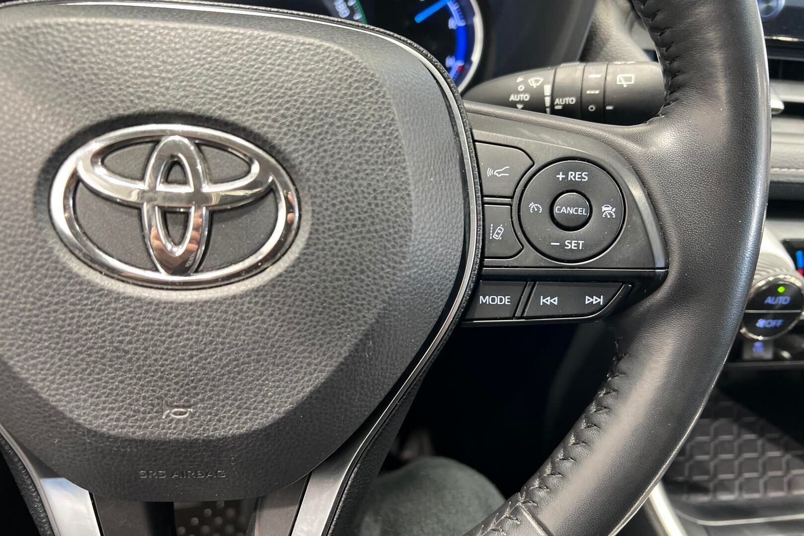 Toyota RAV4 iso kuva 21