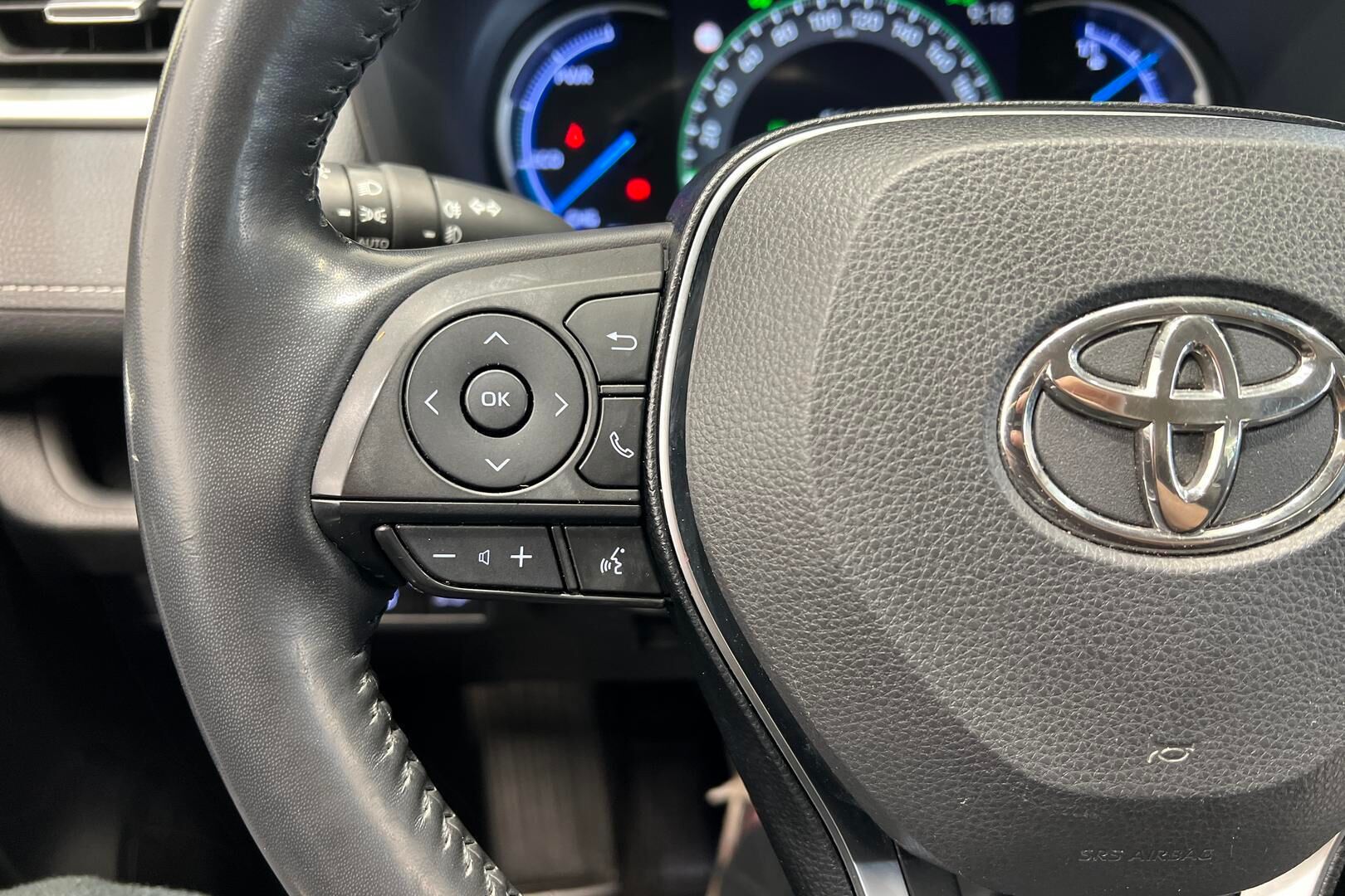 Toyota RAV4 iso kuva 22
