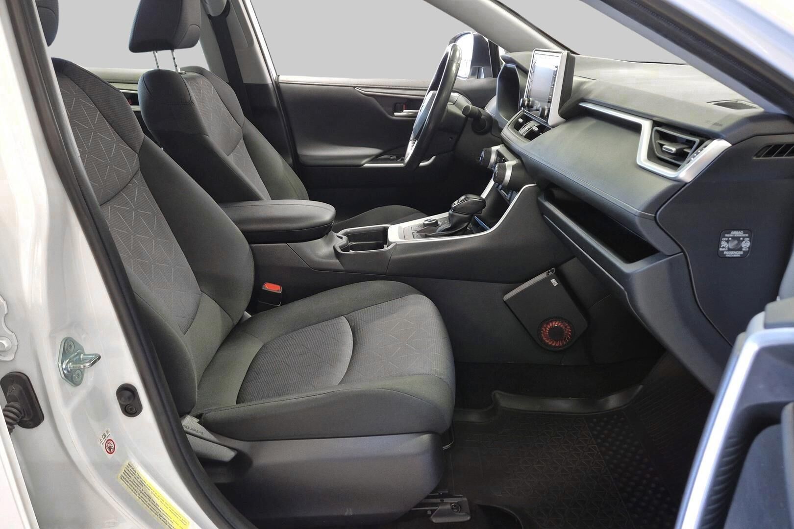 Toyota RAV4 iso kuva 4