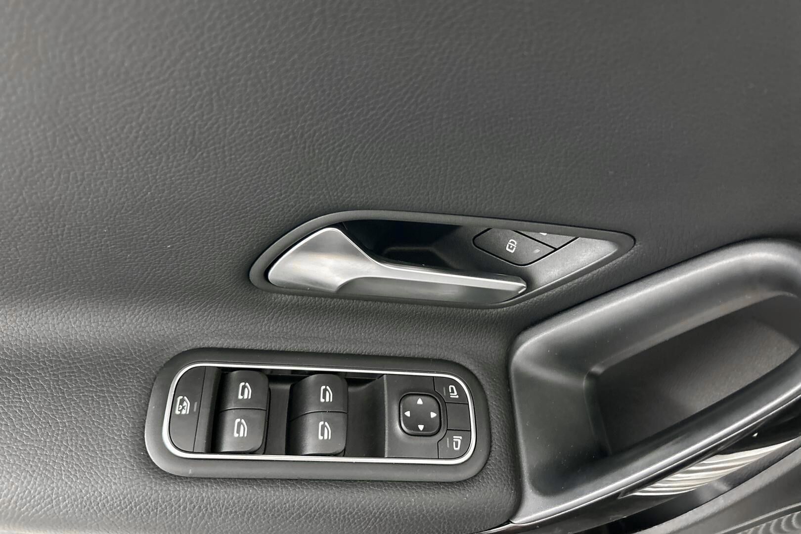 Mercedes-Benz A iso kuva 13