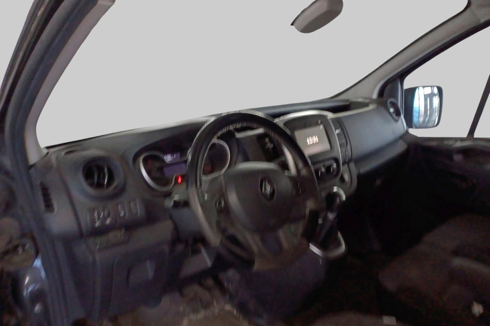 Renault Trafic iso kuva 2