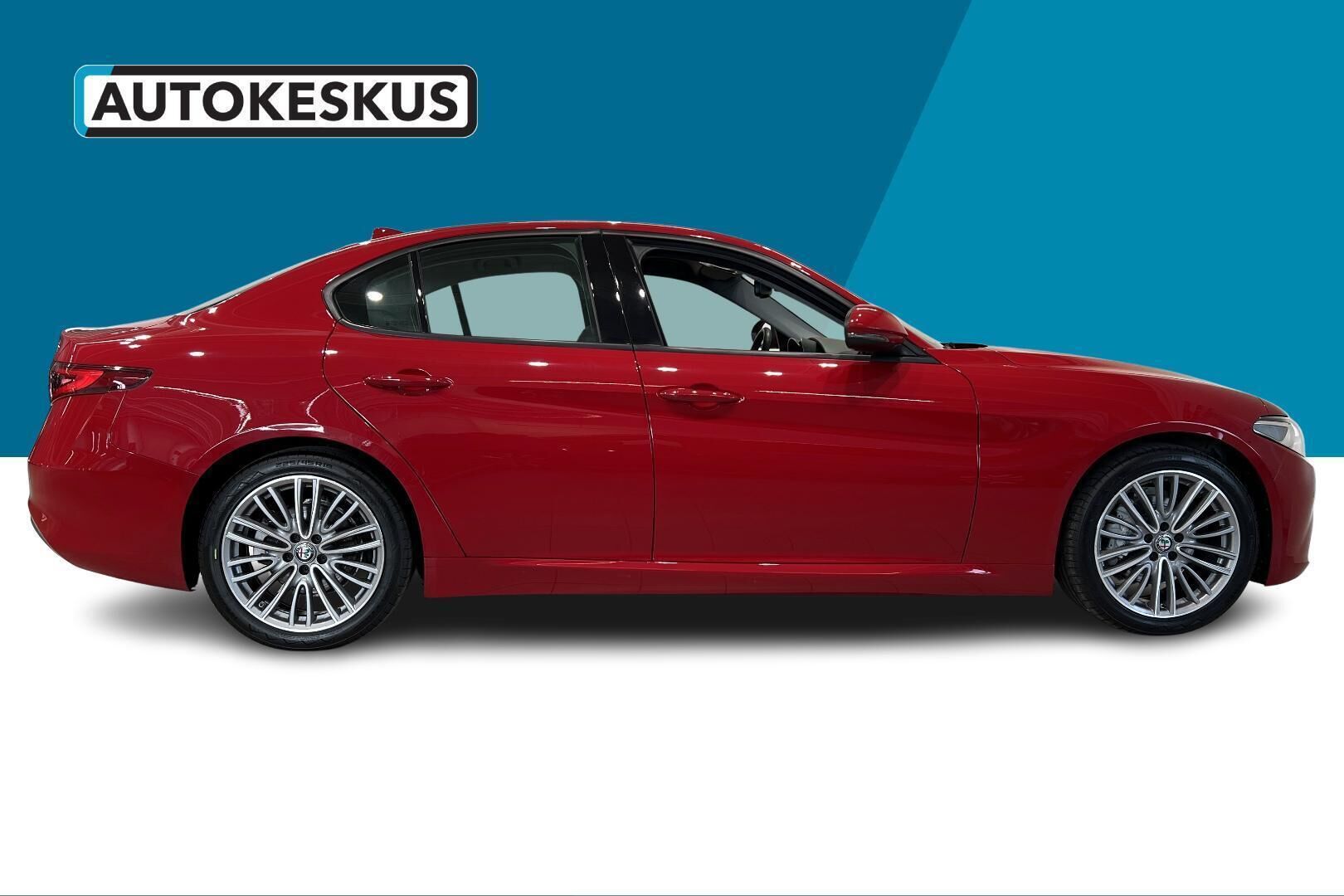 Alfa Romeo Giulia iso kuva 4