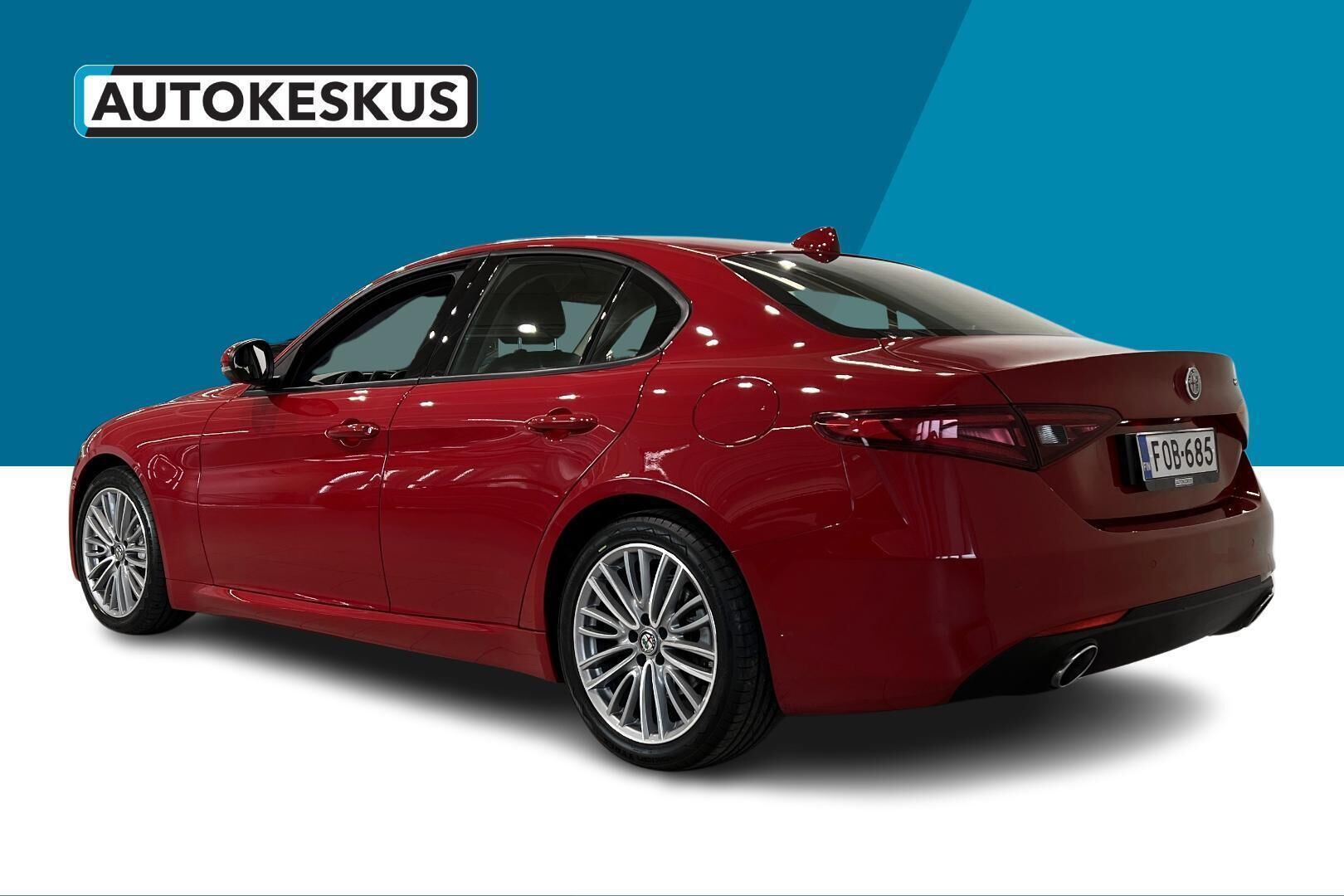 Alfa Romeo Giulia iso kuva 7