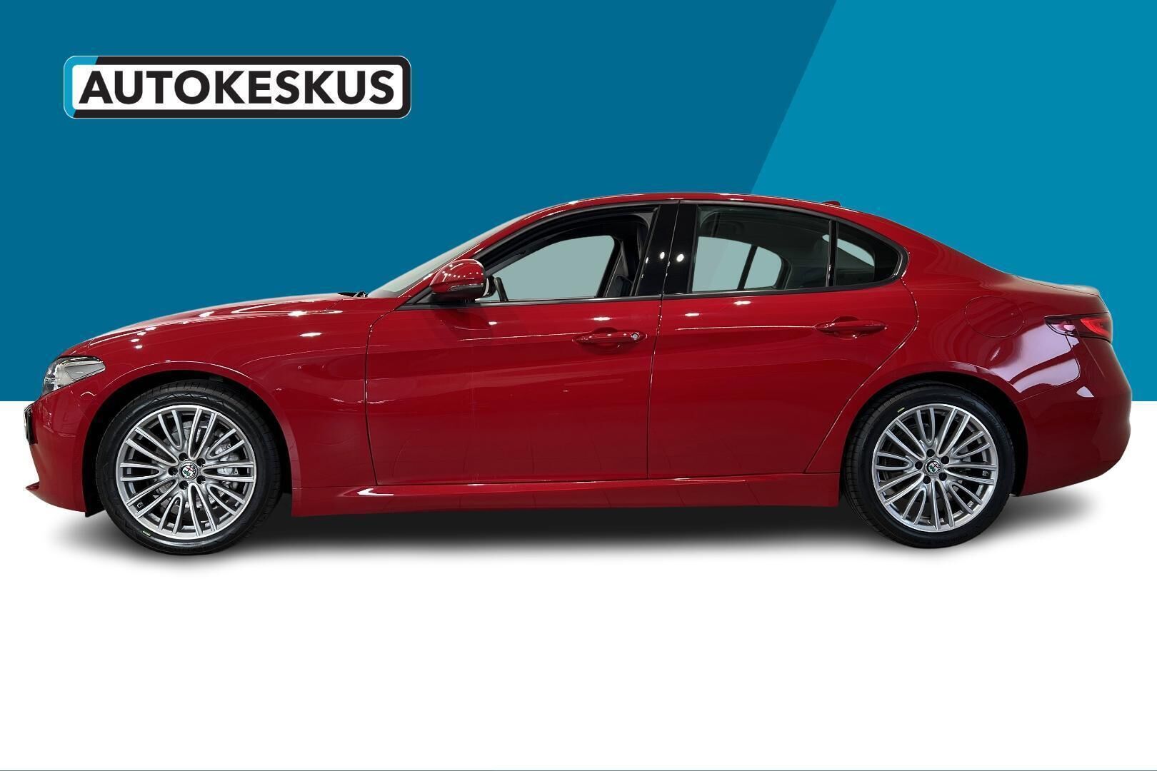 Alfa Romeo Giulia iso kuva 8