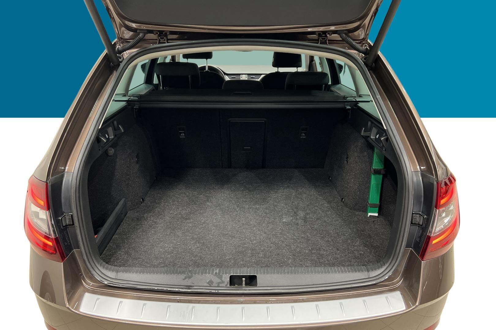 Skoda Octavia iso kuva 16