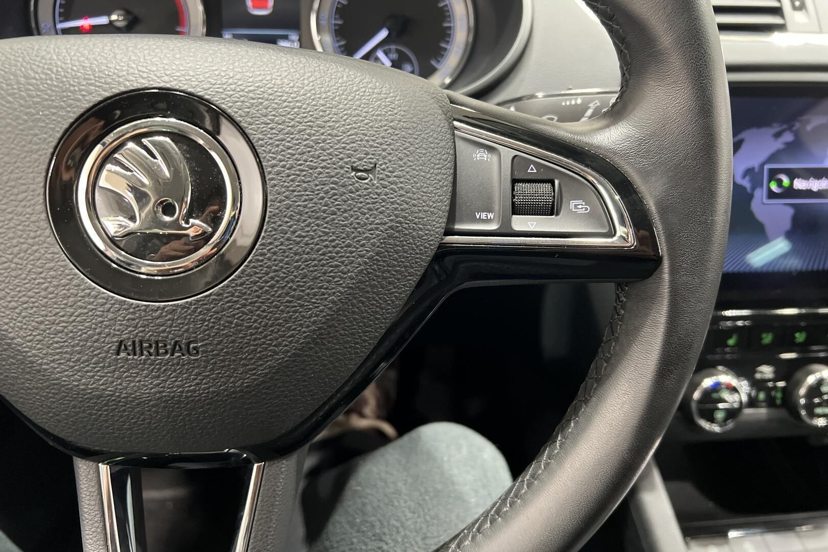 Skoda Octavia iso kuva 4