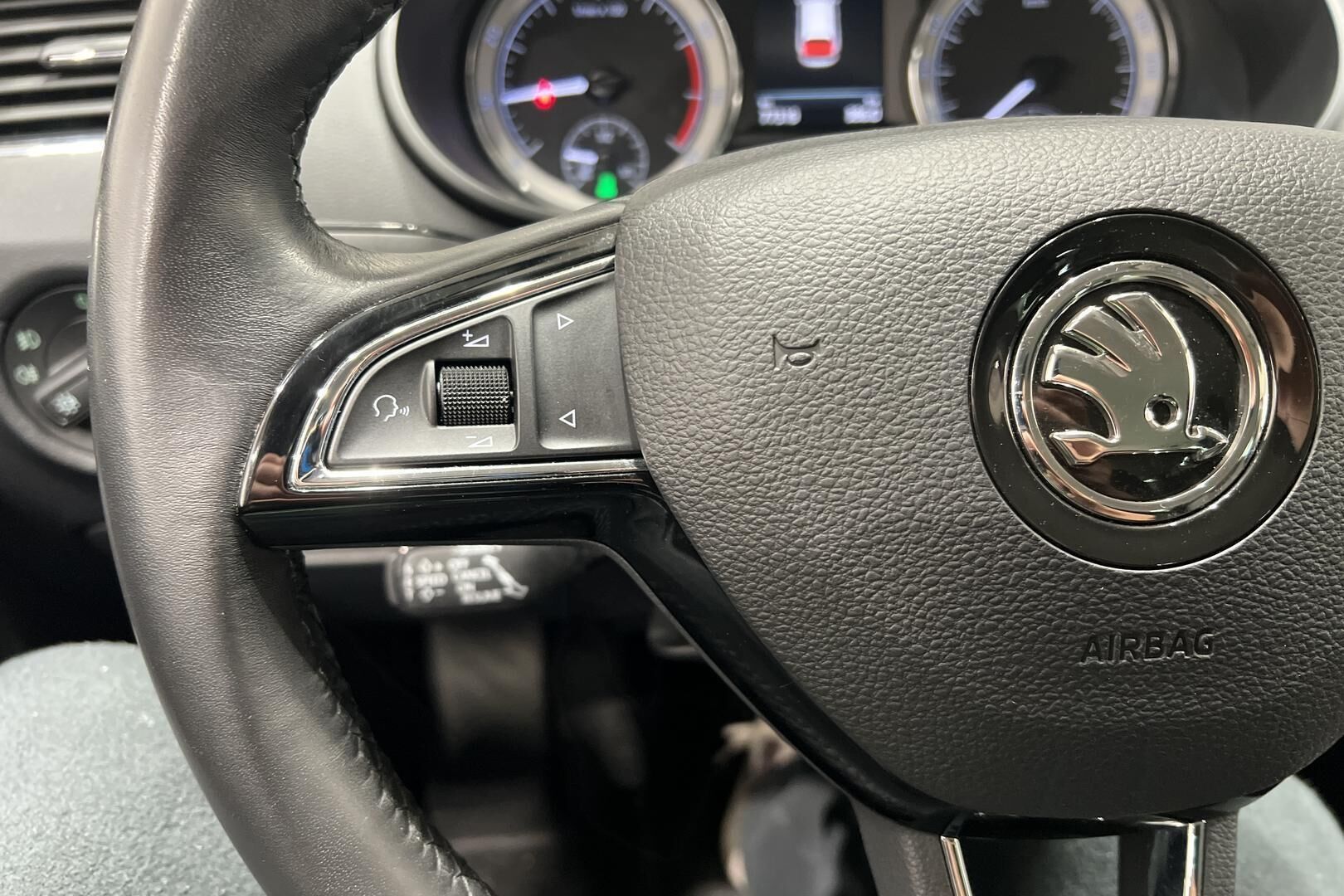 Skoda Octavia iso kuva 23