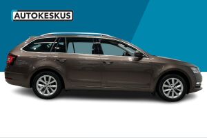 Skoda Octavia esikatselu 11