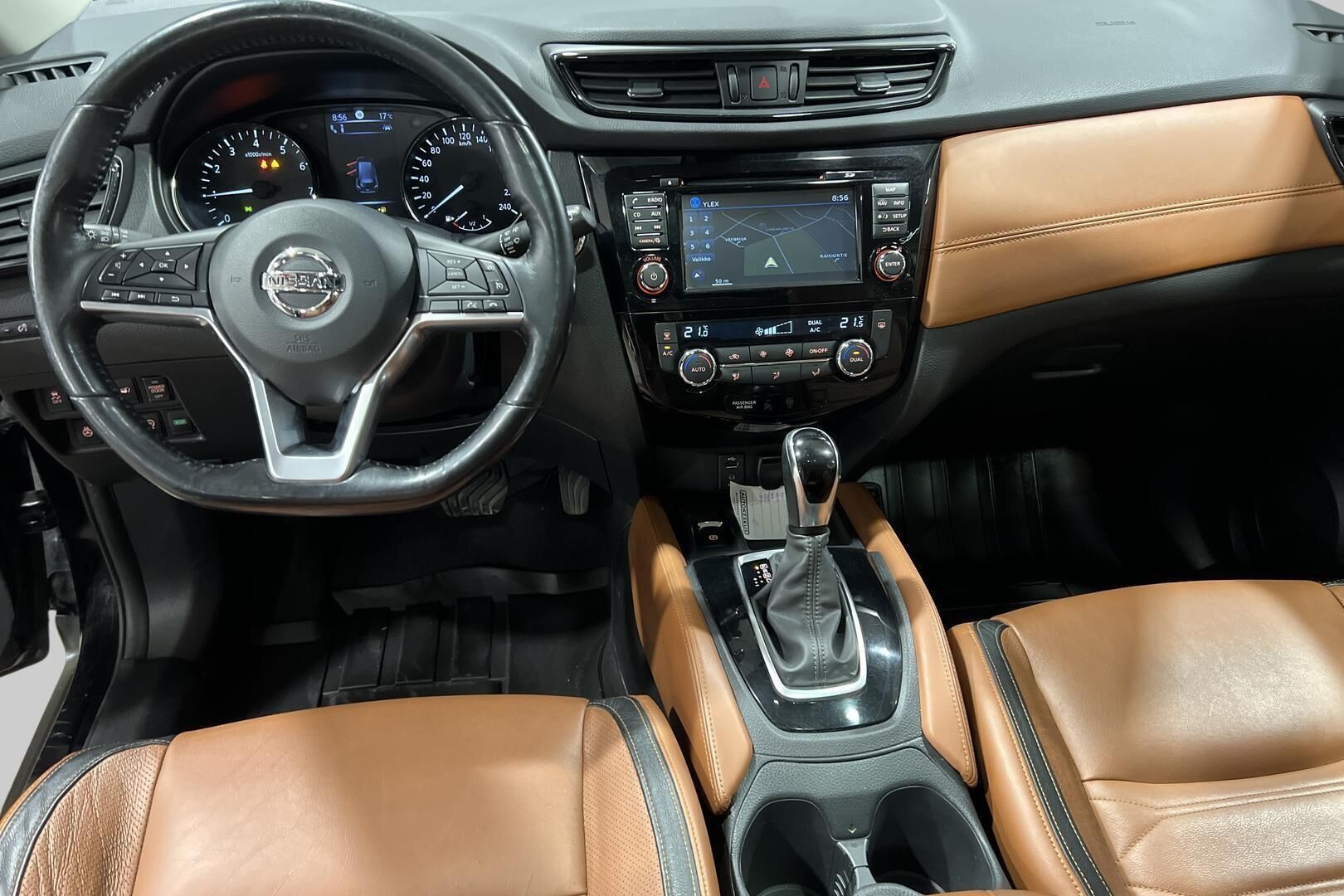 Nissan X-Trail iso kuva 11