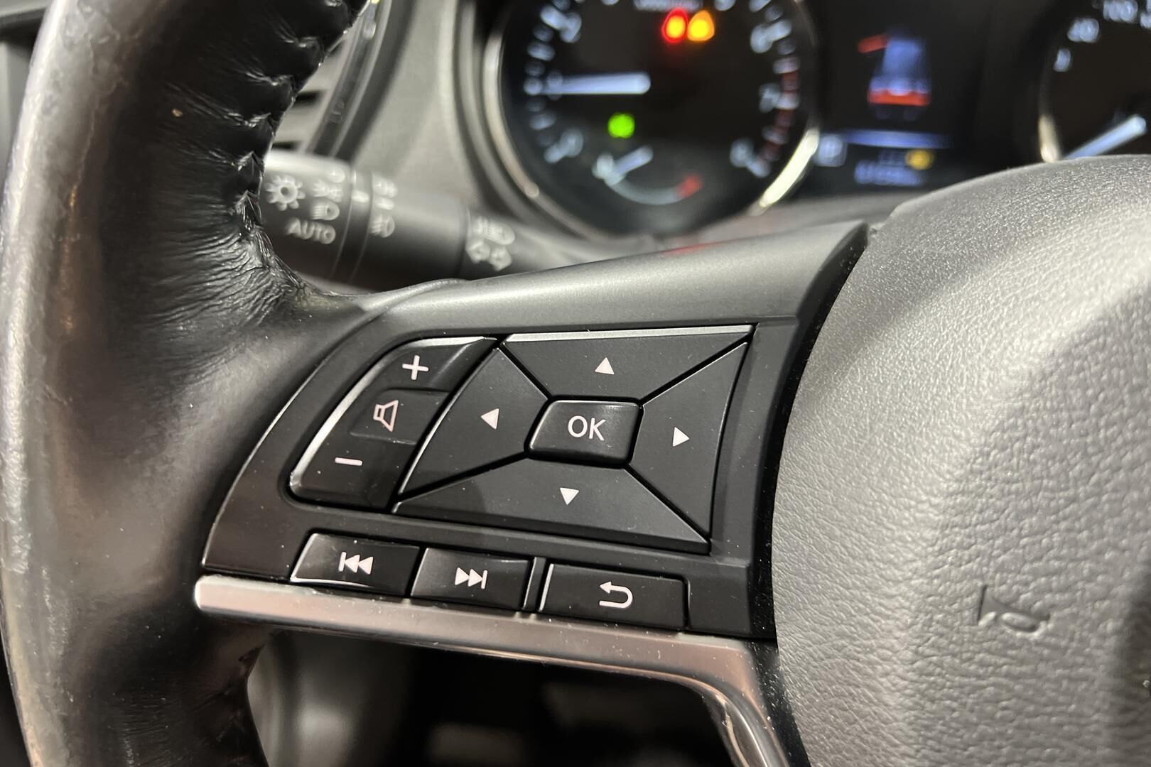 Nissan X-Trail iso kuva 18