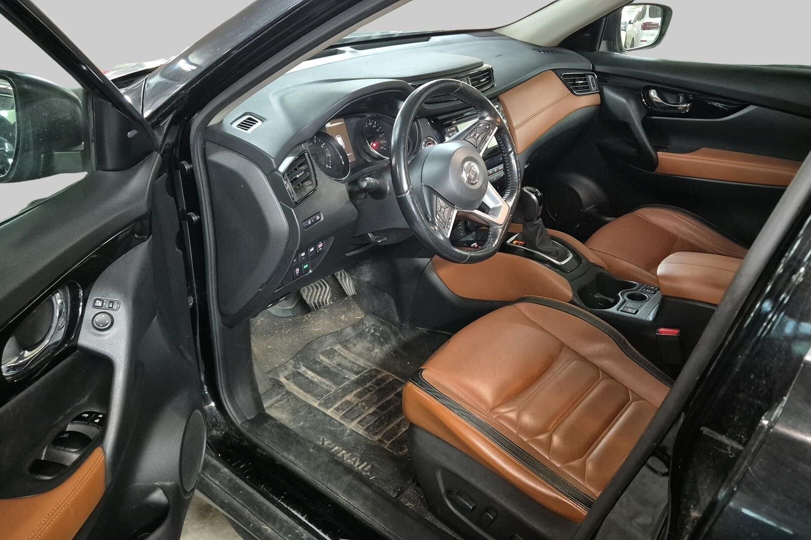 Nissan X-Trail iso kuva 2