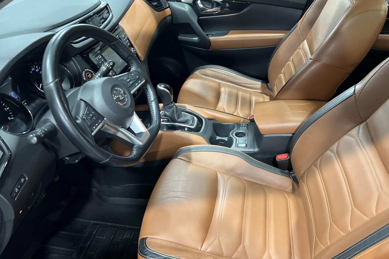 Nissan X-Trail iso kuva 9