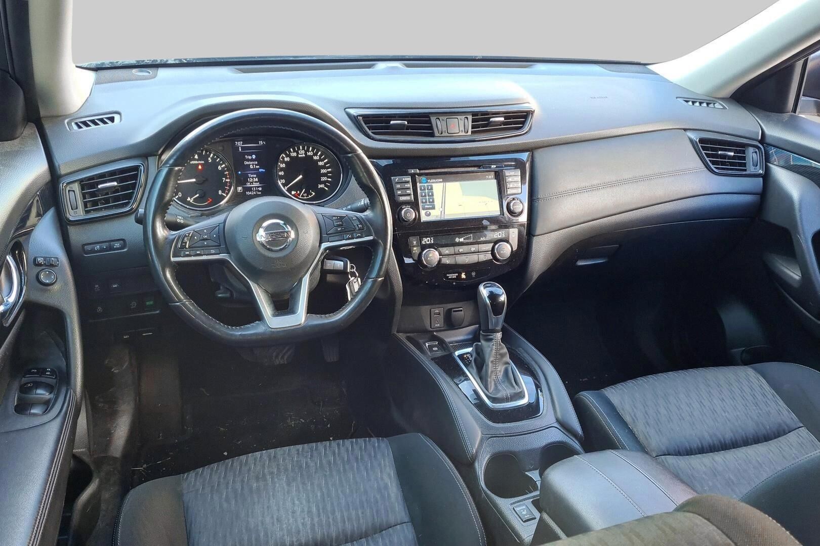 Nissan X-Trail iso kuva 1