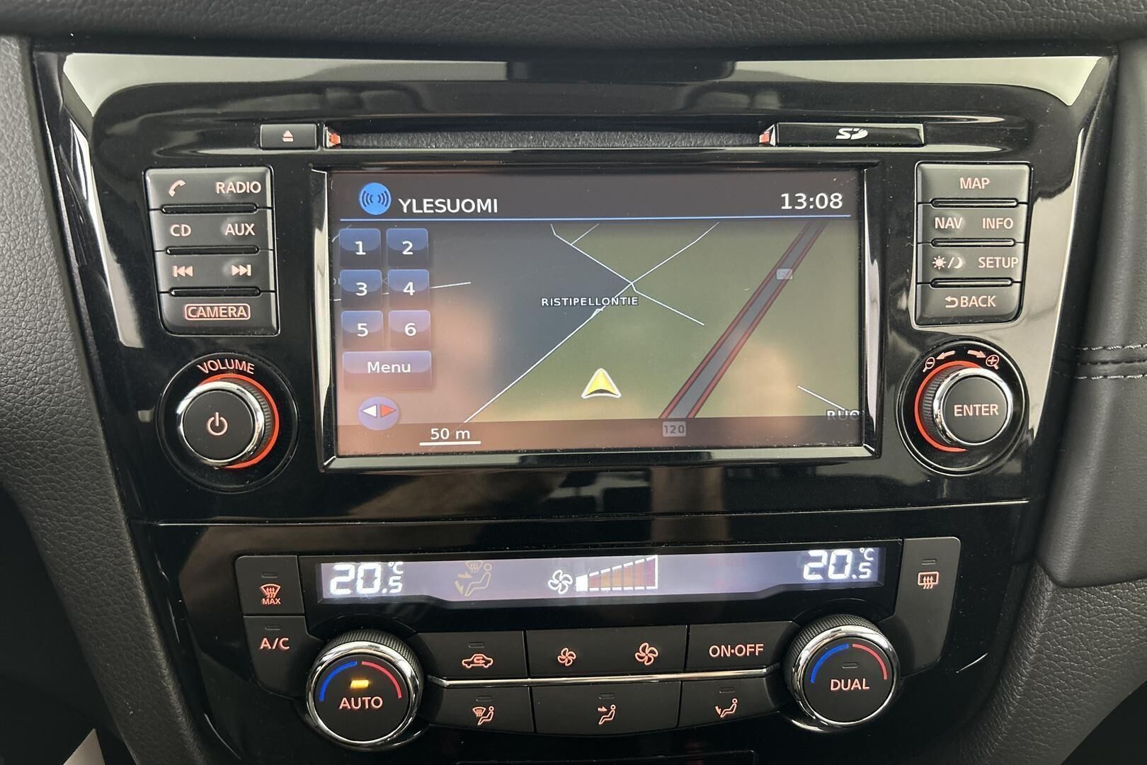 Nissan X-Trail iso kuva 15