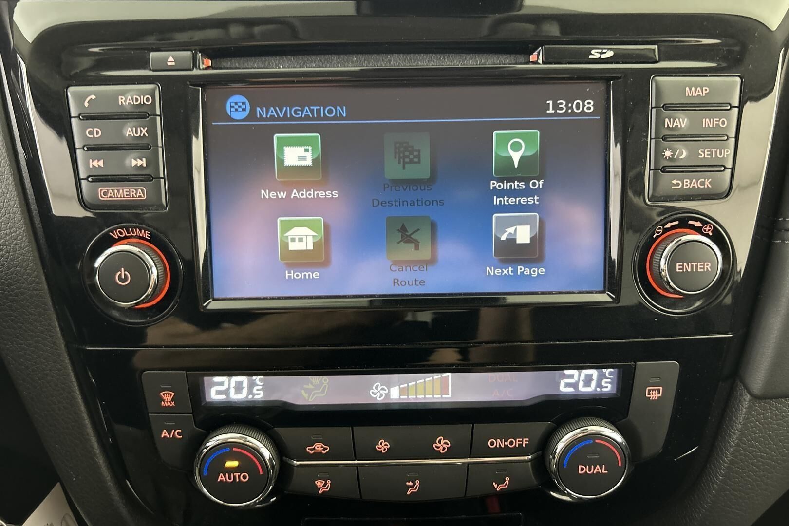 Nissan X-Trail iso kuva 16