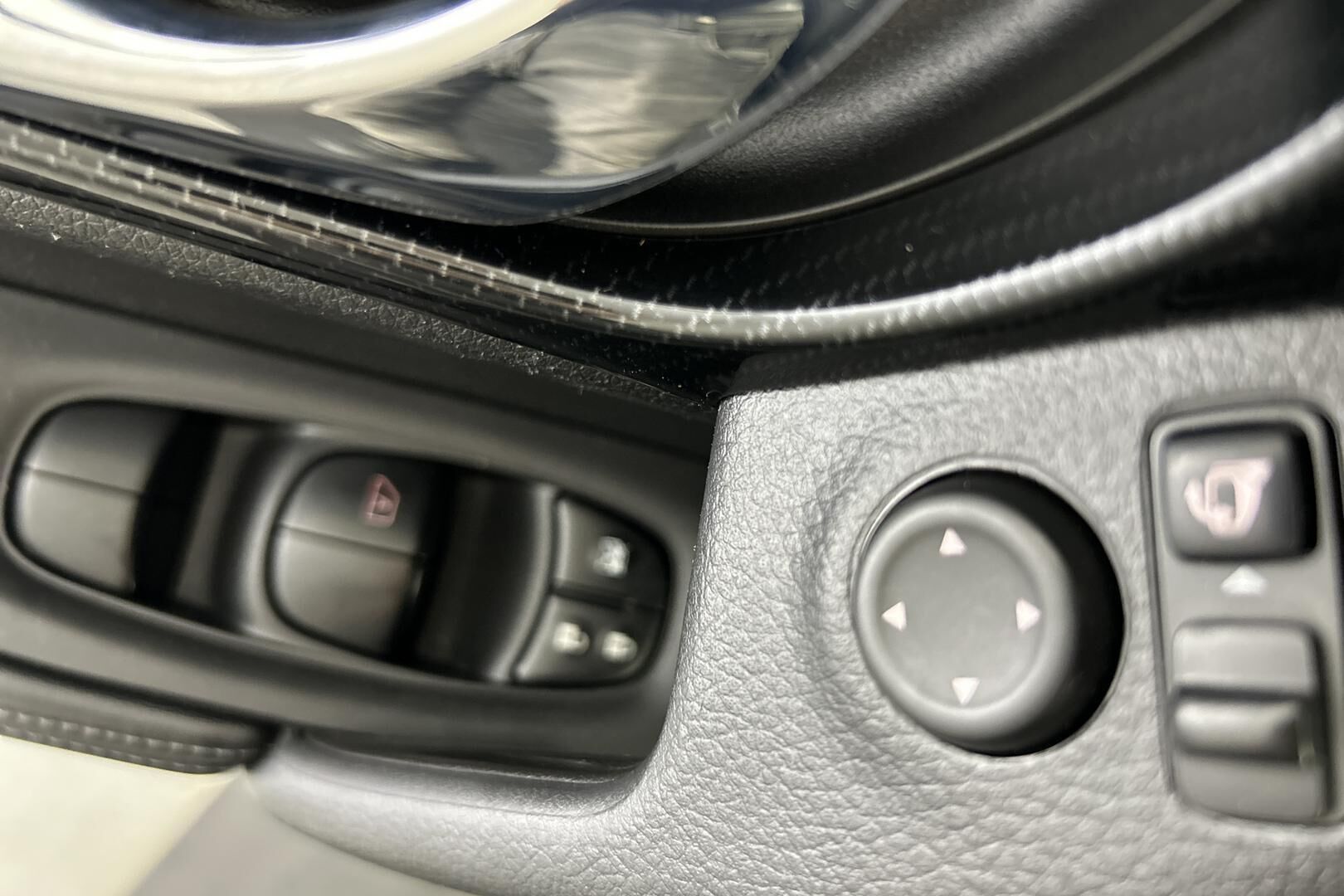 Nissan X-Trail iso kuva 24