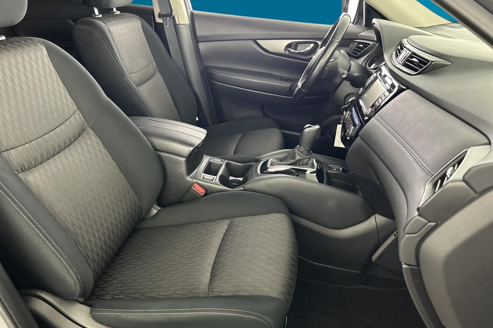 Nissan X-Trail iso kuva 25