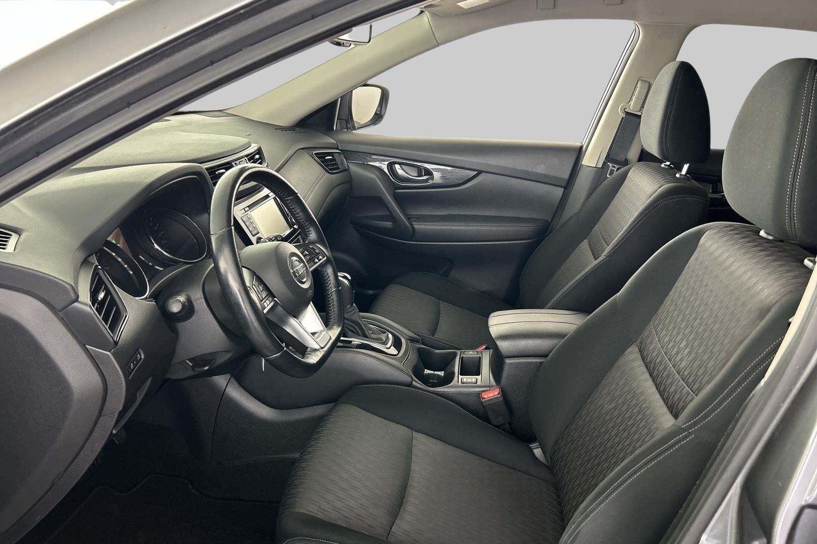 Nissan X-Trail iso kuva 8