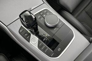 BMW 3-SARJA esikatselu 10