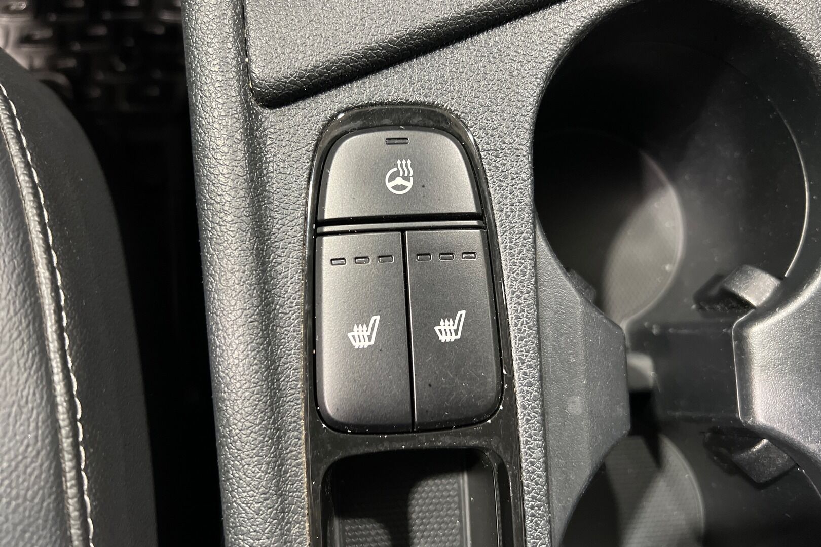 Kia Niro iso kuva 14