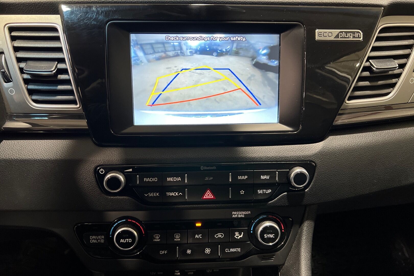 Kia Niro iso kuva 15
