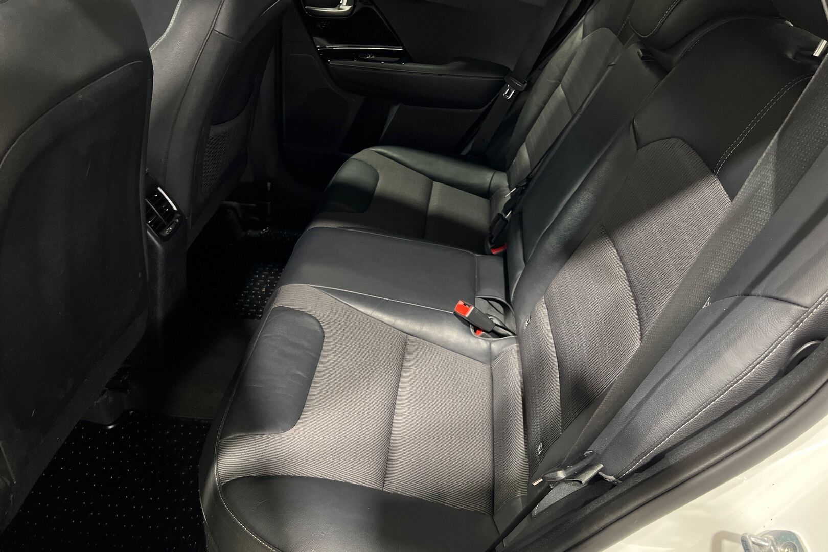 Kia Niro iso kuva 8