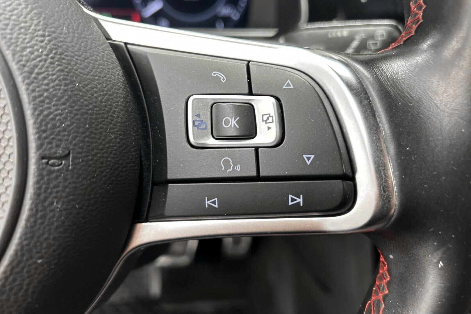 Volkswagen Golf iso kuva 9