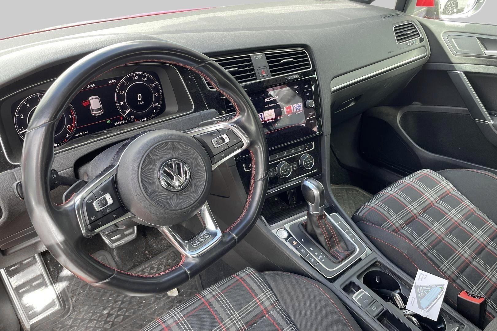 Volkswagen Golf iso kuva 2
