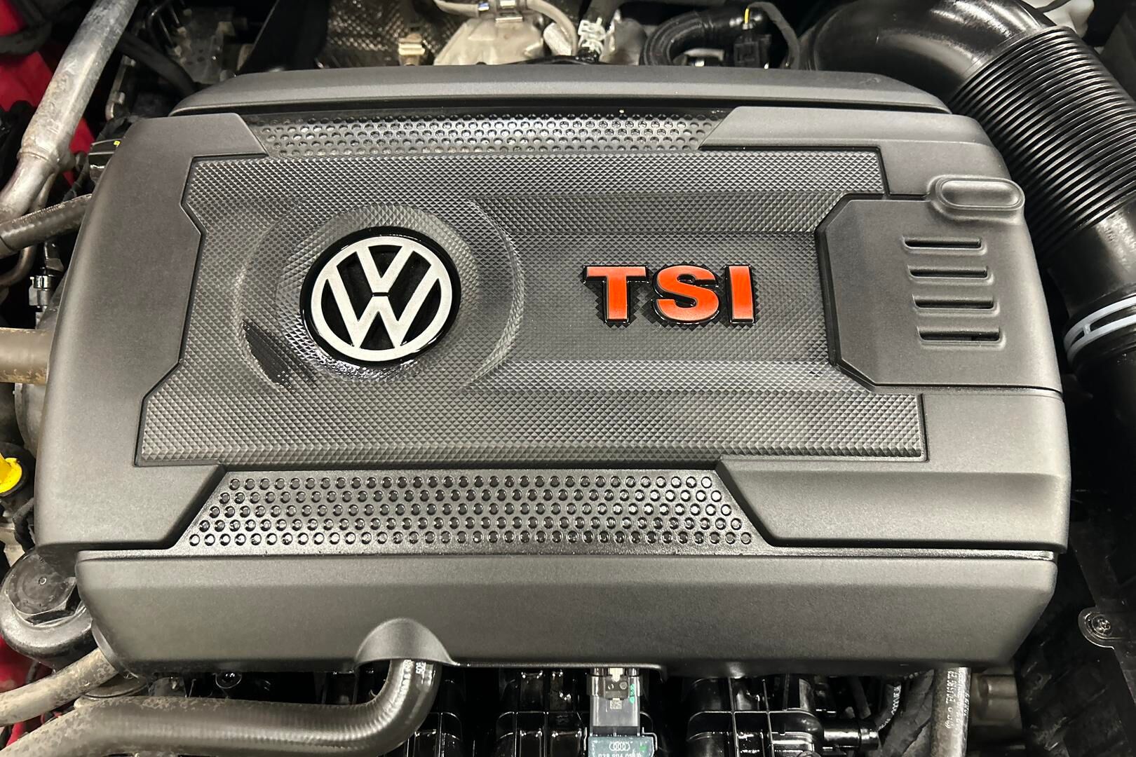 Volkswagen Golf iso kuva 25