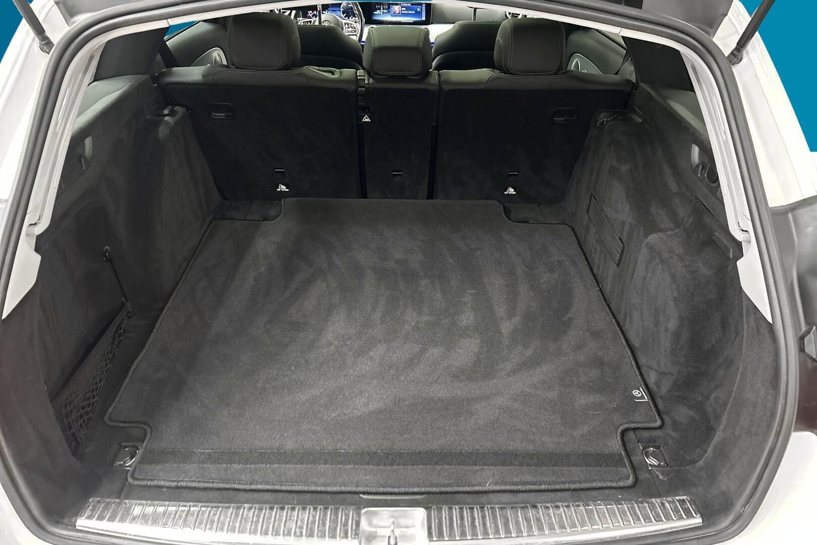 Mercedes-Benz E iso kuva 10