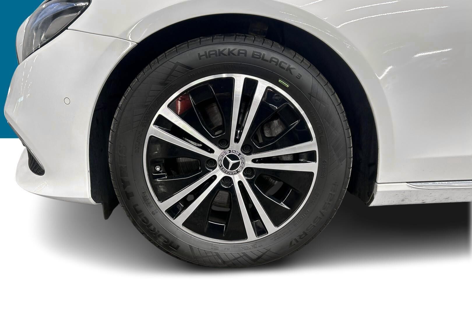 Mercedes-Benz E iso kuva 11