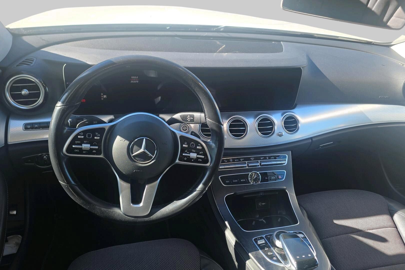 Mercedes-Benz E iso kuva 2