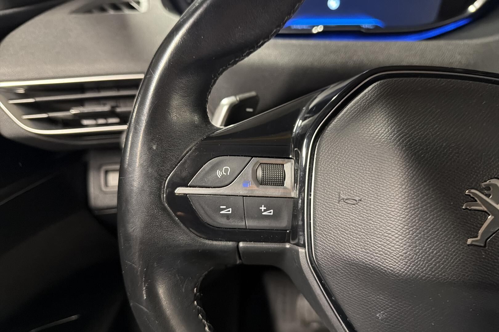 Peugeot 3008 iso kuva 34