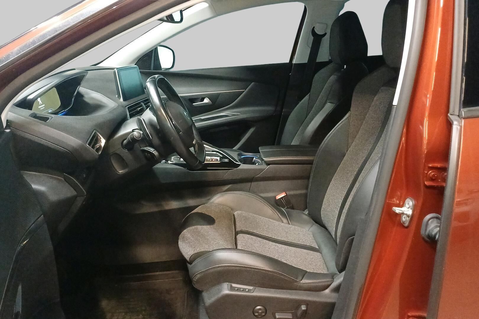 Peugeot 3008 iso kuva 6
