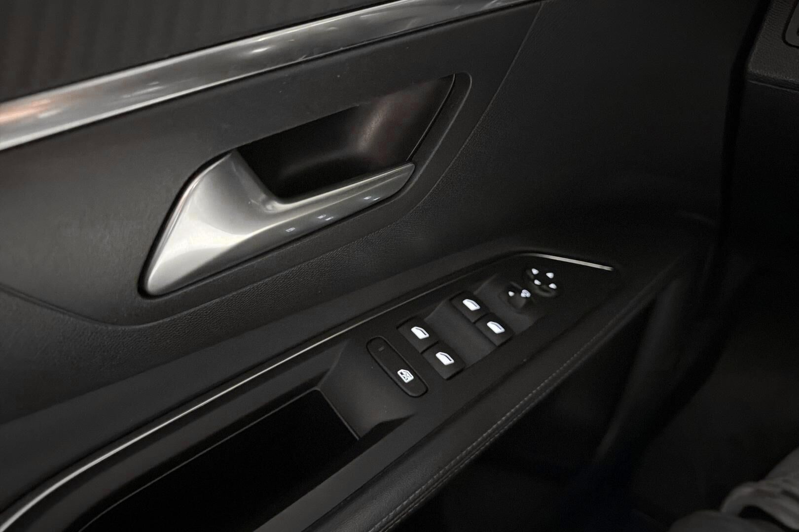 Peugeot 3008 iso kuva 31
