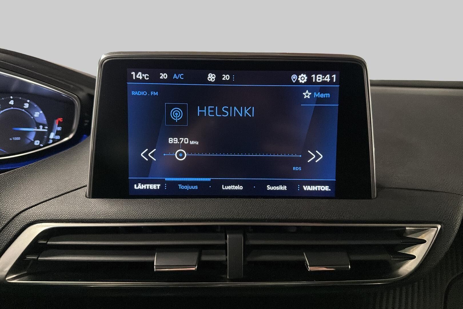 Peugeot 3008 iso kuva 16