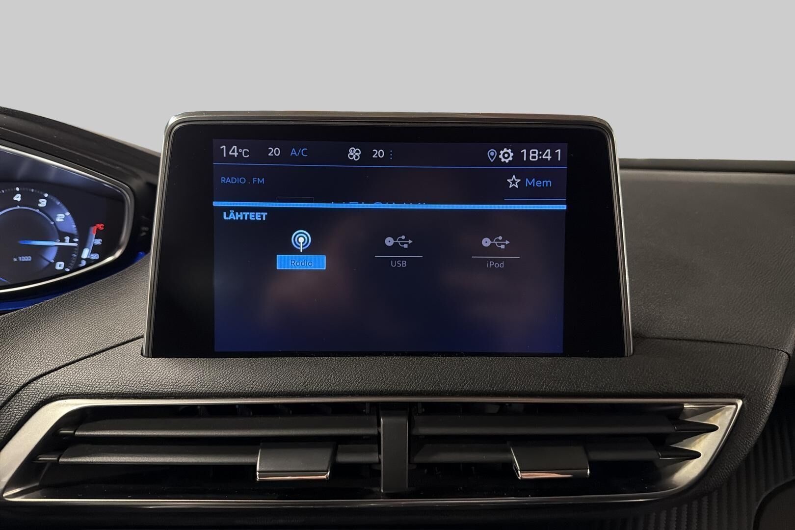 Peugeot 3008 iso kuva 32