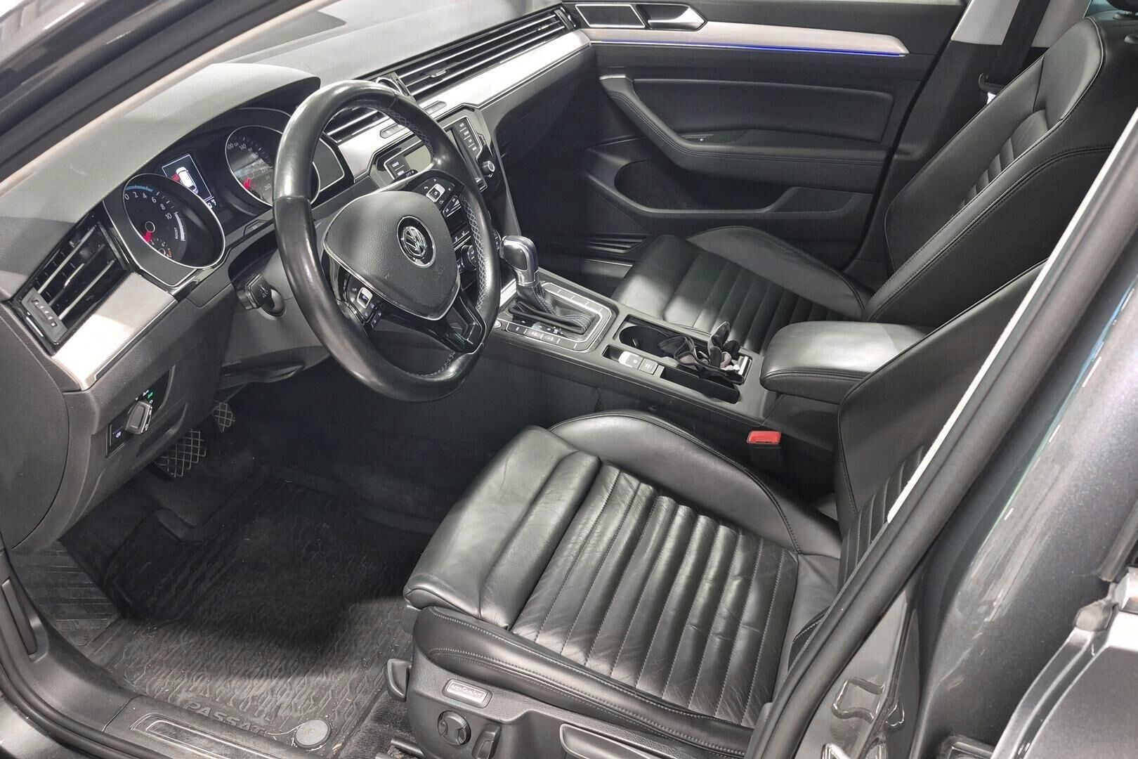 Volkswagen Passat iso kuva 2
