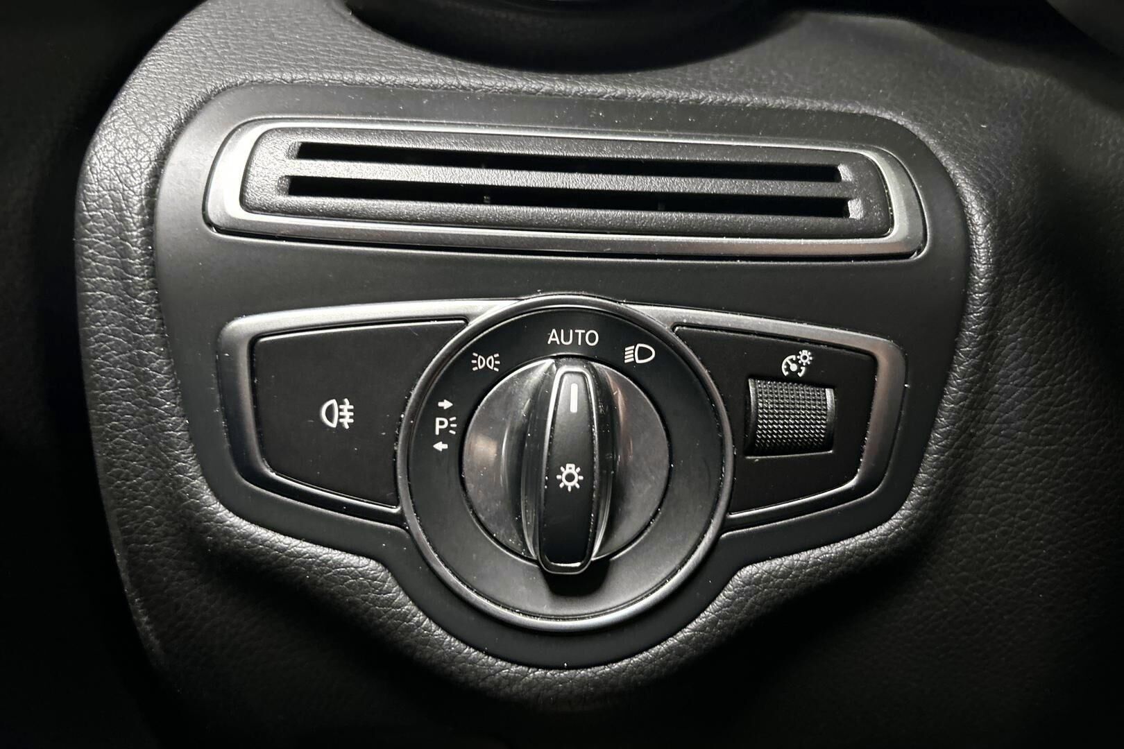 Mercedes-Benz C iso kuva 19