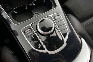 Mercedes-Benz C esikatselu 23