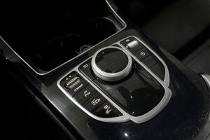 Mercedes-Benz C esikatselu 32