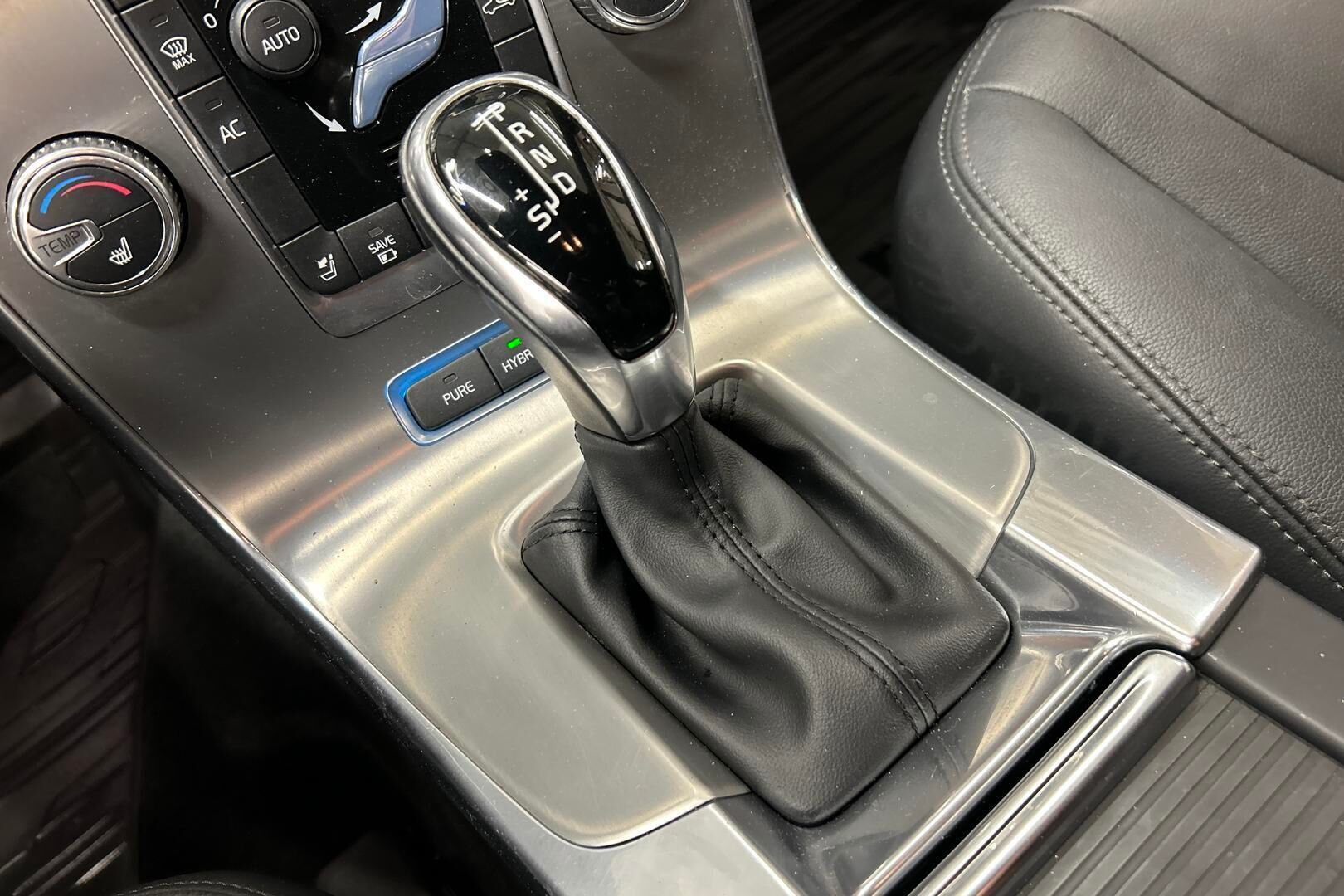 Volvo V60 iso kuva 23