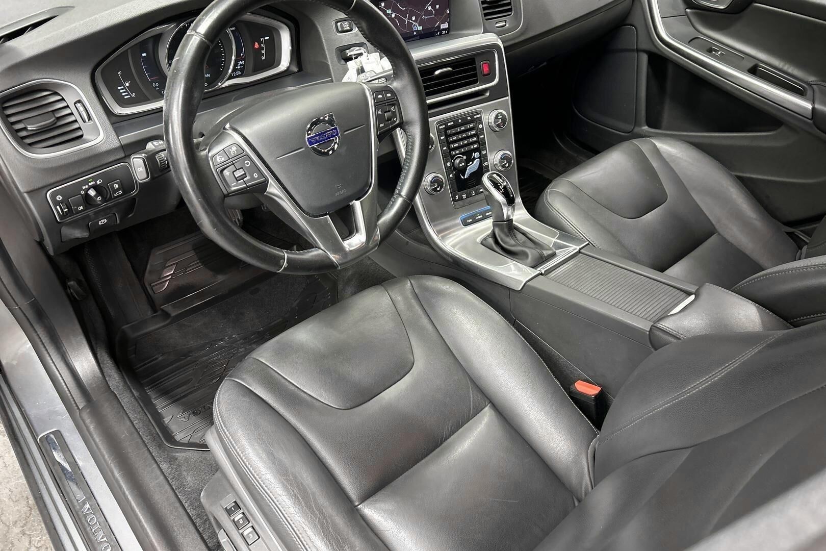 Volvo V60 iso kuva 8