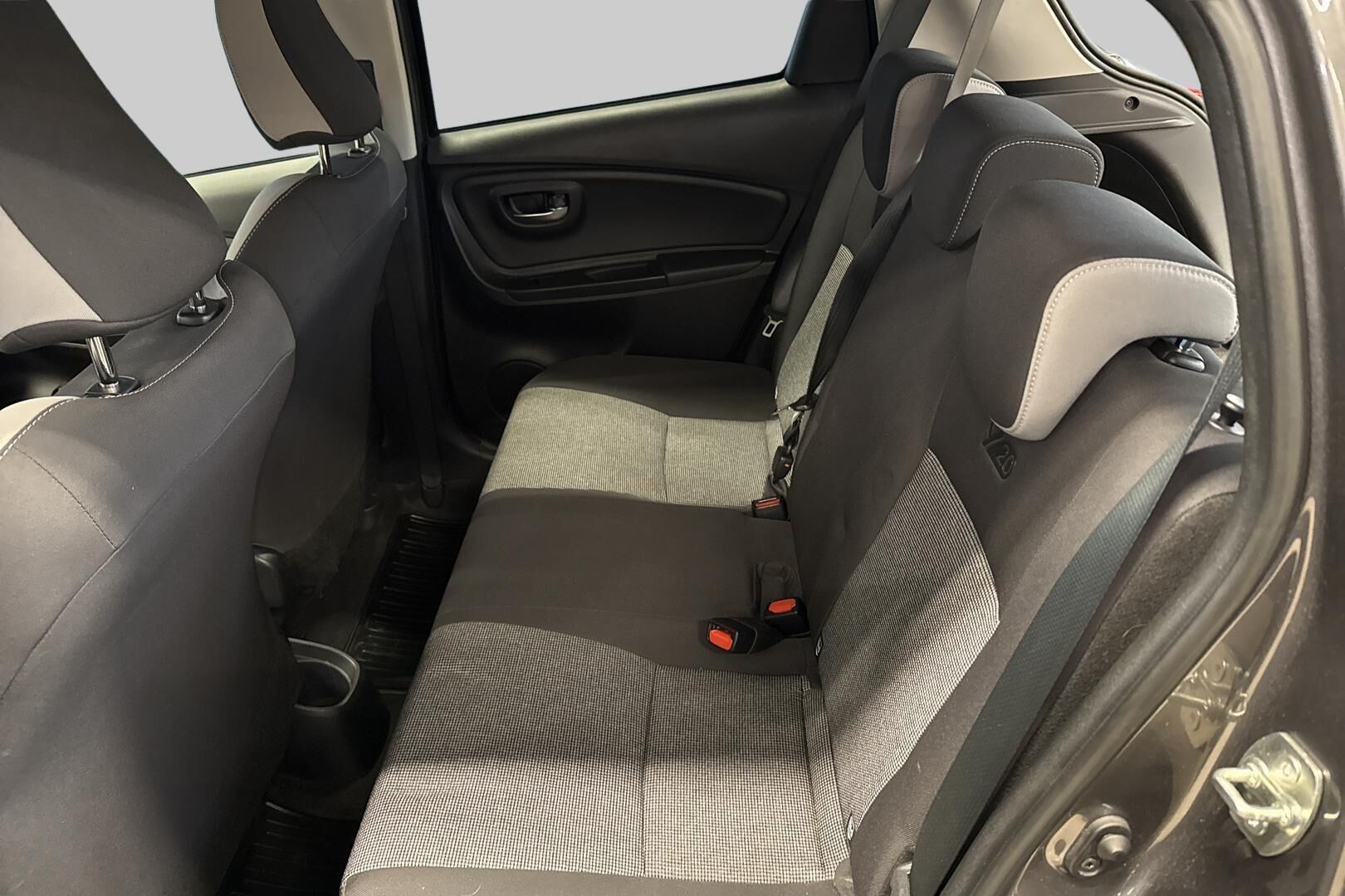 Toyota Yaris iso kuva 10