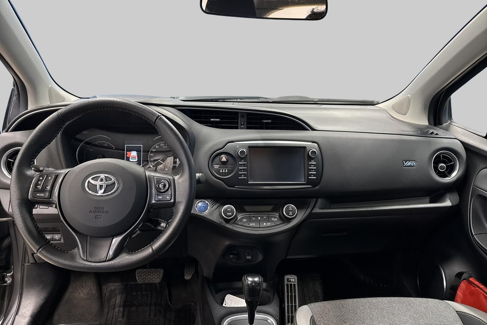 Toyota Yaris iso kuva 11