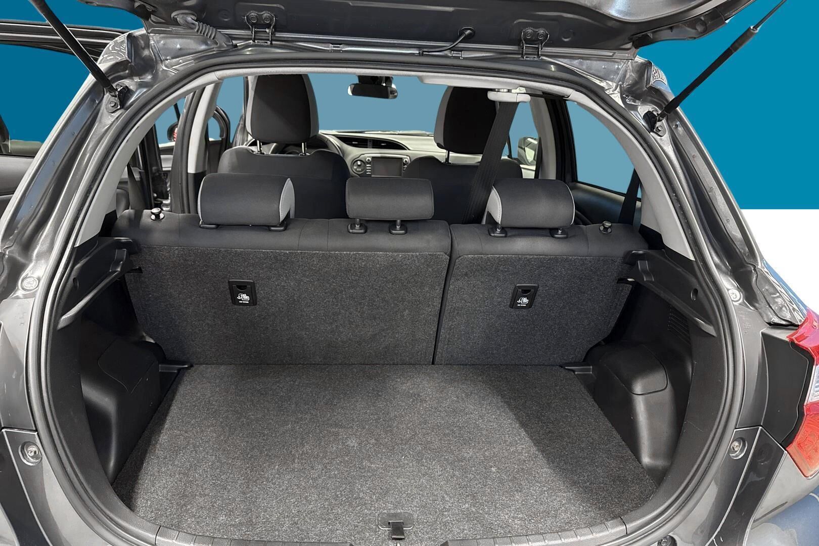 Toyota Yaris iso kuva 12