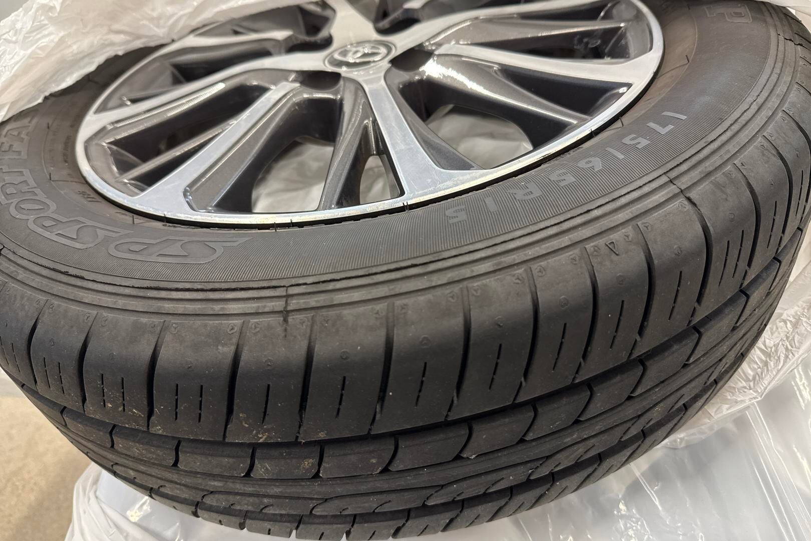 Toyota Yaris iso kuva 15