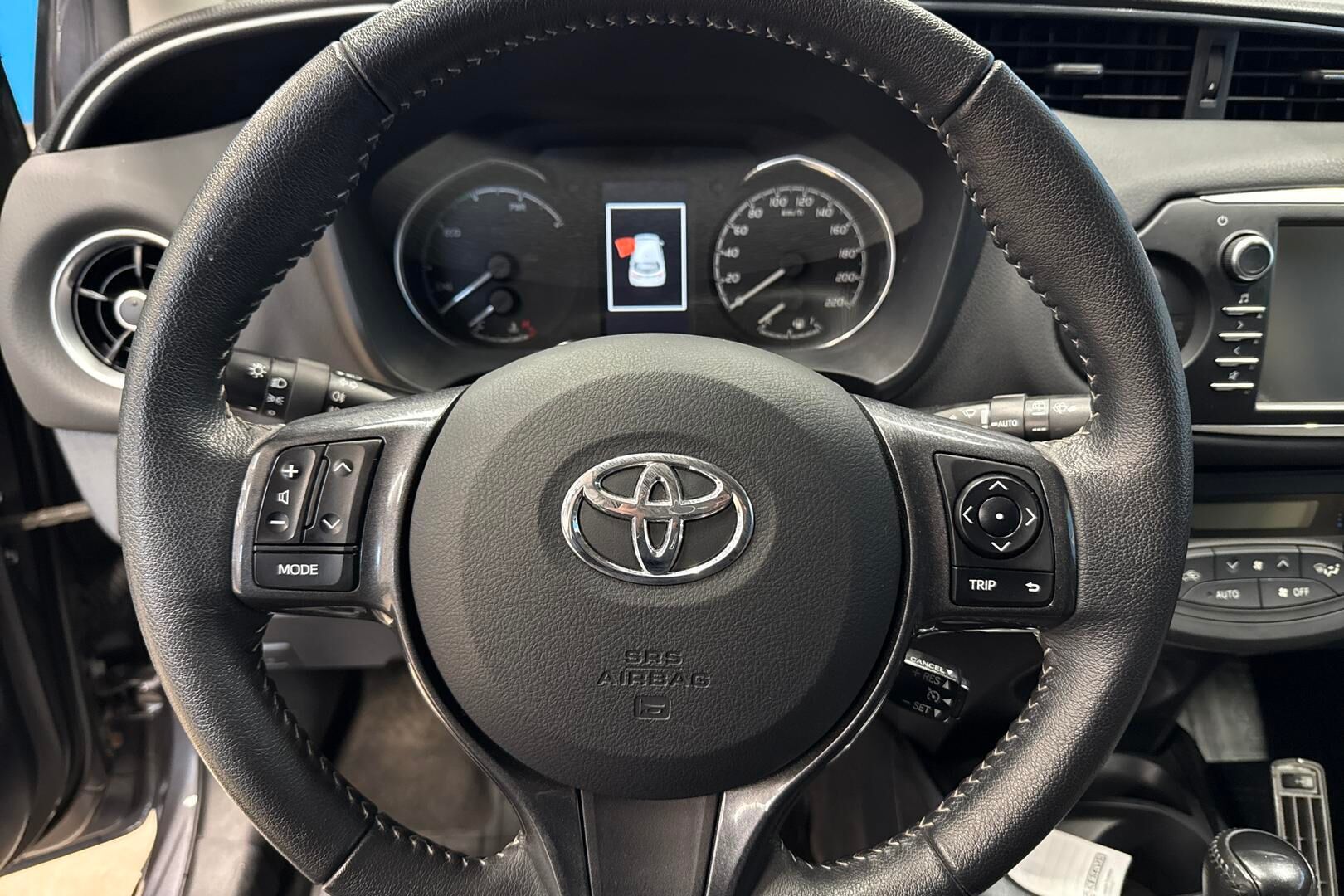 Toyota Yaris iso kuva 16